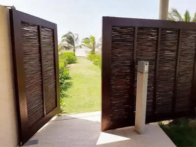 a door to a building with a view of a yard at APARTAMENTO MORROS EOS y ECO VISTA AL MAR in Cartagena de Indias
