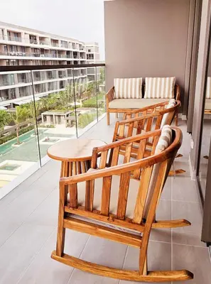 a room with a bench and a table on a balcony at APARTAMENTO MORROS EOS y ECO VISTA AL MAR in Cartagena de Indias