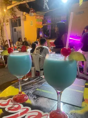 two margaritas in glasses on a table at Guest bedrooms economy in Bocagrande Beach Cartagena in Cartagena de Indias