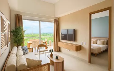 a living room with a couch and a television at Nuevo Penthouse en Baia Kristal con gran terraza in Cartagena de Indias