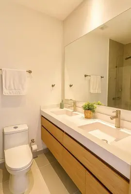 a bathroom with a toilet and a sink and a mirror at Nuevo Penthouse en Baia Kristal con gran terraza in Cartagena de Indias