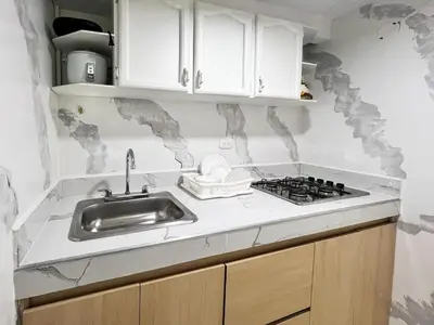 a kitchen with white cabinets and a sink at Apartamento en Torices, sector turistico in Cartagena de Indias