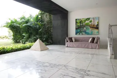 a living room with a couch on a tile floor at Morros Flamingo Suite - con vista al mar y acceso a la playa in Cartagena de Indias