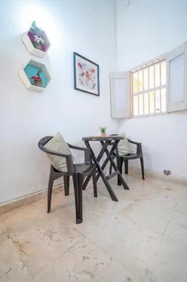 a dining room with a wooden table and chairs at San Diego Acogedor Duplex cerca a Bóvedas in Cartagena de Indias