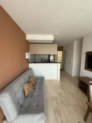 a living room with a couch and a kitchen at Apartamento familiar en la heroica in Cartagena de Indias