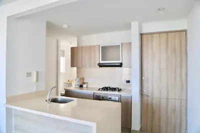 a kitchen with a sink and a microwave at Apartamento en Riomar in Barranquilla