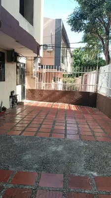 a brick walkway in front of a building at Habitación con medio baño en el barrio ciudad jardín Barranquilla in Barranquilla