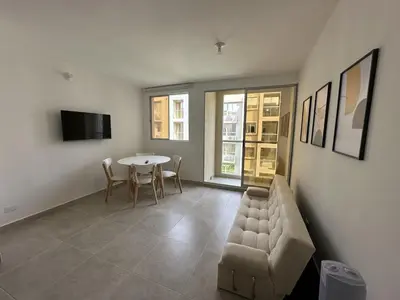 a living room with a couch and a table at Apartamento Familiar cerca del la Playa in Cartagena de Indias