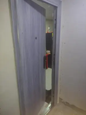 an open door to a room with a mirror at Aptoboston coloc in Cartagena de Indias