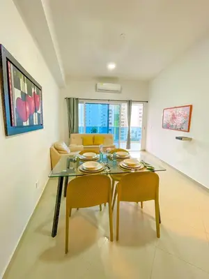 a dining room table and chairs in a living room at Espectacular apartamento vista al mar in Cartagena de Indias