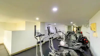 a gym with several exercise bikes in a room at Comodos Aptos en Morros3 con salida directa a la playa, piscina & parking in Cartagena de Indias