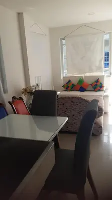 a living room with a table and chairs and a couch at Apartamento Sector Torices in Cartagena de Indias