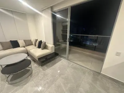 a living room with a couch and a table at Apartamento cerca Malecón y CC mall plaza in Barranquilla