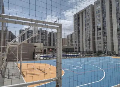 a basketball court in a city with tall buildings at Alameda del rio Turpial in Barranquilla
