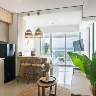 Elegant Beachview 1BR with Balcony in Crespo