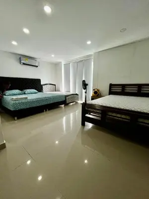 a bedroom with two beds in a room at Apartamento DUPLEX para Grupos 9 pax in Cartagena de Indias