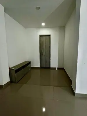 an empty room with a door and a room with a floor at Apartamento DUPLEX para Grupos 9 pax in Cartagena de Indias