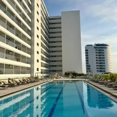 Lovely Suite steps away from the airport and beach