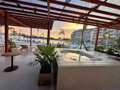a hot tub in a resort with a view of the ocean at Apartamentos Baia Kristal - Escapada a Cartagena in Cartagena de Indias