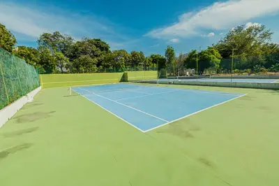 a tennis court with a net on it at Paraíso By Elemnt Rentals in Santa Marta