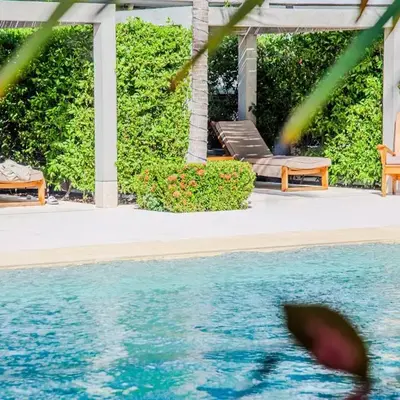 Apt 2 rooms with private beach and ideal pool