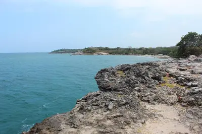 a group of rocks on the shore of the ocean at Suemar Cabaña de Playa en Isla de Tierra Bomba in Cartagena de Indias