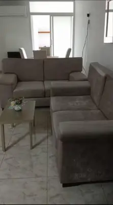 a living room with a couch and a coffee table at Piezas en arriendo Barranquilla in Barranquilla