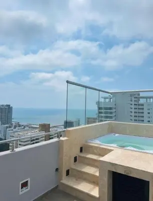 a balcony with a swimming pool on top of a building at Hermoso Apartamento con vista al mar in Cartagena de Indias
