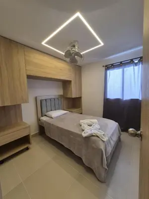 a bedroom with a bed and a ceiling fan at Precioso apartamento cerca del mar in Cartagena de Indias