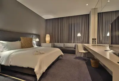 a hotel room with a bed and a desk at Movich Buró 51 in Barranquilla