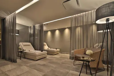 a living room with two chairs and a couch at Movich Buró 51 in Barranquilla