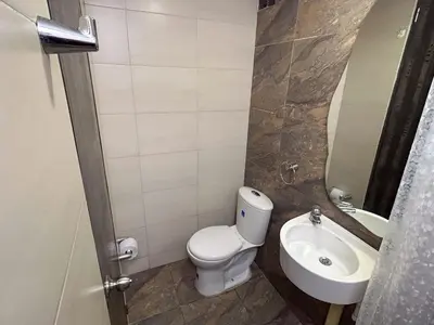 a bathroom with a toilet and a sink at Comodo apartamento en el norte de Barranquilla in Barranquilla