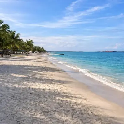 Apto nuevo Frente al Mar con Piscina Wifi cerca aeropuerto