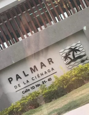a sign on the side of a building at Apartamento exclusivo y nuevo en el norte de Barranquilla in Barranquilla