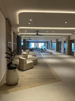 a lobby with couches and a plant in the middle at Terraza del Mar in Santa Marta