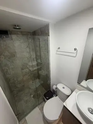 a bathroom with a shower and a toilet and a sink at Apartamento con cercania al Mar y centro historico in Cartagena de Indias