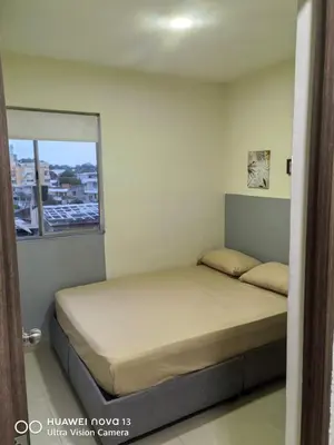 a bed in a room with a window at Lujoso Apartamento en Cartagena in Cartagena de Indias