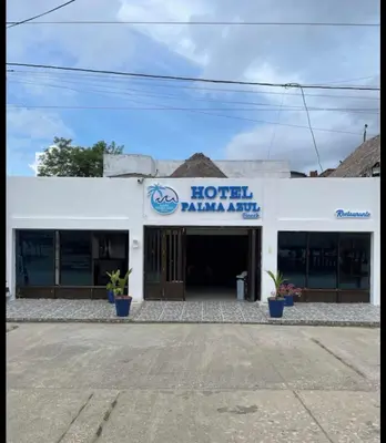 a building with a hotel runway sign on it at Hotel Palma Azul in Coveñitas