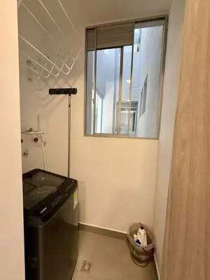 a laundry room with a washer and a window at BRISA MARINA, Santa Marina Condominio in Santa Marta