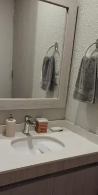 a bathroom with a white sink and a mirror at Exclusivo apartamento para descanso en Cartagena in Cartagena de Indias