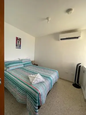 a bedroom with a bed with blue and white sheets at Apartamento con la mejor ubicación y vista al mar in Cartagena de Indias