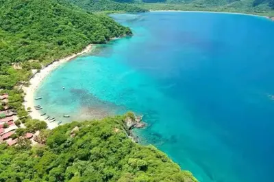 an aerial view of a beach with blue water at Vive el Lujo Caribeño - Mansión Premium con Piscina Privada y Vista al Mar in Santa Marta