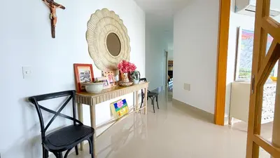 a dining room with a mirror and a chair at Magico Apartamento Frente al Mar 5 Habitaciones OS121 in Coveñitas