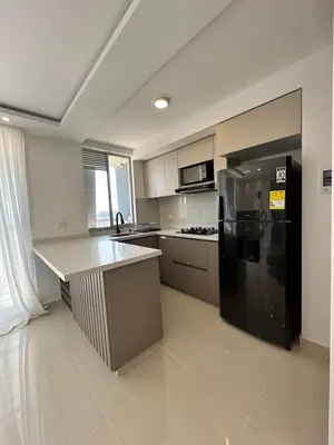 a kitchen with a black refrigerator and a counter at Apartamento a 5 min del cc Buena Vista in Barranquilla