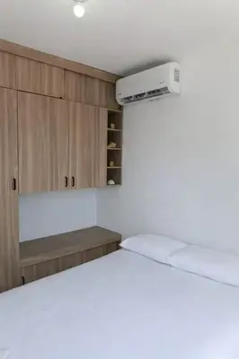 a bedroom with two beds and a cabinet with aperature at Apartamento para familias cerca de la playa y sitios turísticos in Cartagena de Indias