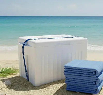 a white cooler sitting on the beach near the ocean at Apartamento para familias cerca de la playa y sitios turísticos in Cartagena de Indias