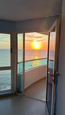 a room with a balcony with a view of the ocean at Vive al estilo Cartagenero frente al mar y al lago in Cartagena de Indias