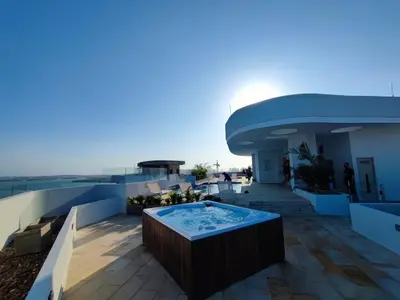 a hot tub on the roof of a house at Oceani Tower Cielo Mar Apartment in Cartagena de Indias