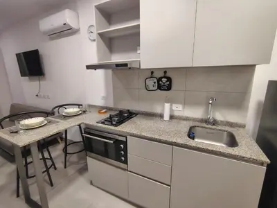 a kitchen with a counter and a sink and a stove at Apartamento de lujo en Santa Marta in Santa Marta
