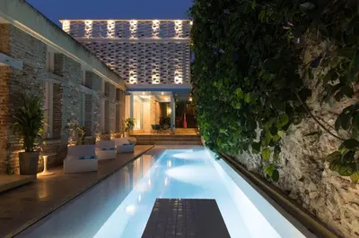 an infinity pool in a house with plants at NOK Luxury Colonial Villa 6BR with Pool Staff & Breakfast at Getsemani in Cartagena de Indias